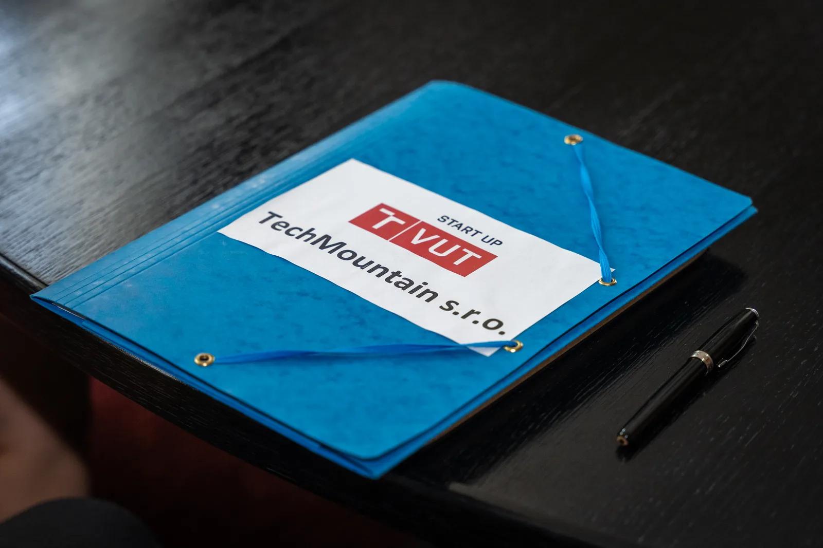 TechMountain s.r.o. folder at the agreement signing with Brno University of Technology