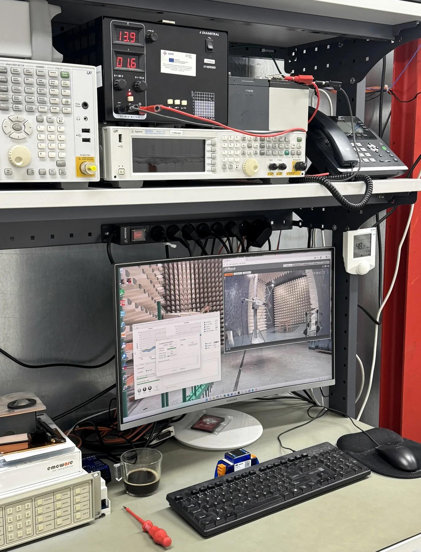 Pracoviště pro sledování průběhu EMC měření