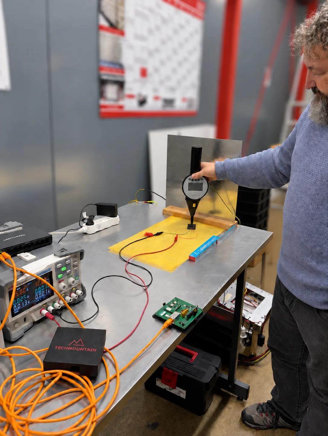 Zkoušení elektroniky elektrostatickým výbojem